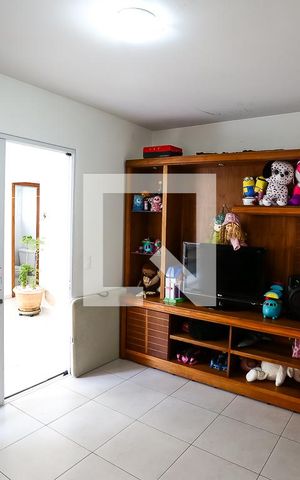 Casa à venda com 280m², 3 quartos e 3 vagas Casa à venda com 280m², 3 quartos e 3 vagasBrinquedoteca