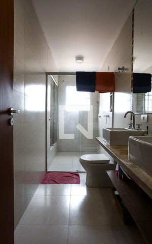 Casa à venda com 280m², 3 quartos e 3 vagas Casa à venda com 280m², 3 quartos e 3 vagasBanheiro da Suíte 3