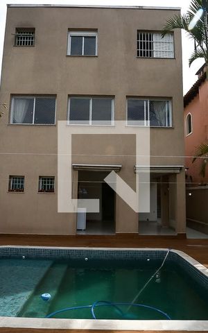 Casa à venda com 280m², 3 quartos e 3 vagas Casa à venda com 280m², 3 quartos e 3 vagasFachada