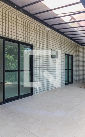 Apartamento à venda com 360m², 4 quartos e 3 vagas Apartamento à venda com 360m², 4 quartos e 3 vagasVaranda