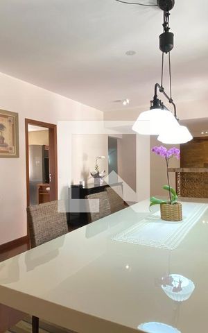 Casa de condomínio à venda com 700m², 5 quartos e 5 vagasSala