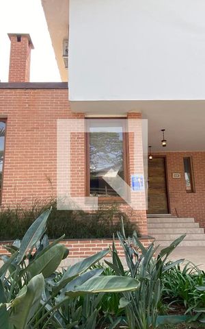 Casa de condomínio à venda com 700m², 5 quartos e 5 vagasFachada