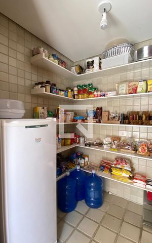 Casa de condomínio à venda com 700m², 5 quartos e 5 vagasDespensa