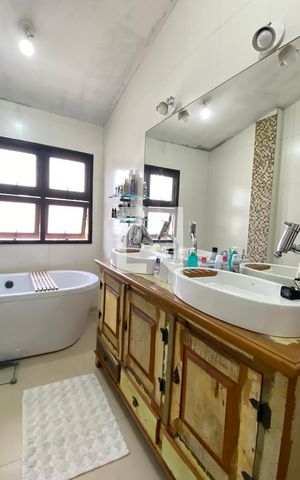 Casa de condomínio à venda com 700m², 5 quartos e 5 vagasBanheiro da Suíte 1
