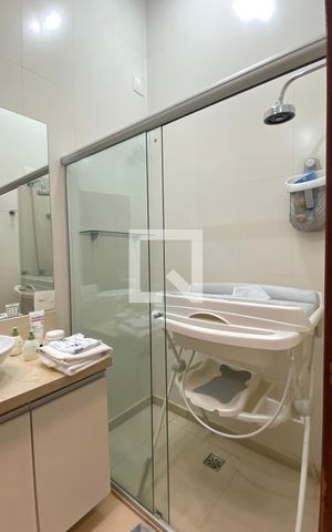 Casa de condomínio à venda com 700m², 5 quartos e 5 vagasBanheiro da Suíte 2