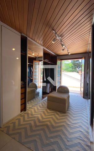 Casa de condomínio à venda com 700m², 5 quartos e 5 vagasCloset da suíte 1