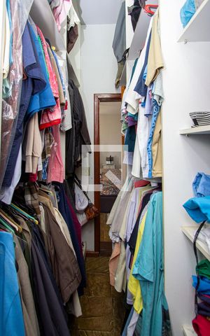 Casa de condomínio à venda com 1000m², 5 quartos e 3 vagasCloset da Suíte 2