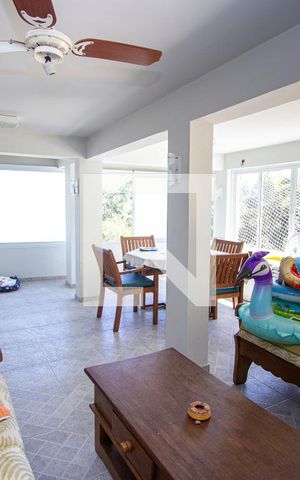 Casa de condomínio à venda com 1000m², 5 quartos e 3 vagasSala da piscina