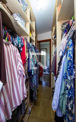 Casa de condomínio à venda com 1000m², 5 quartos e 3 vagasCloset da Suíte 3