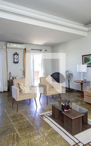 Casa de condomínio à venda com 1000m², 5 quartos e 3 vagasSala de TV