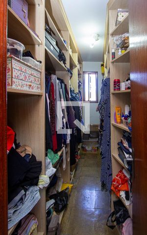Casa de condomínio à venda com 1000m², 5 quartos e 3 vagasCloset da Suíte 3