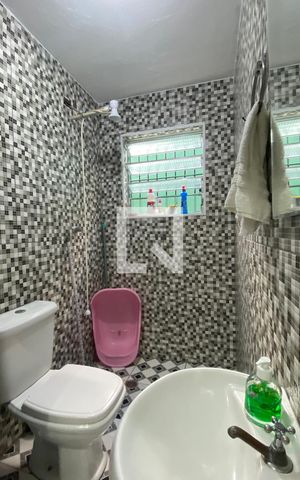 Casa à venda com 250m², 3 quartos e 1 vagaBanheiro 1