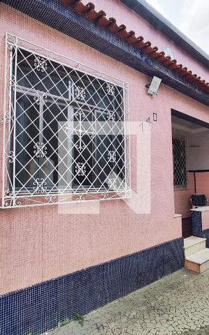 Casa à venda com 450m², 4 quartos e 3 vagas Casa à venda com 450m², 4 quartos e 3 vagasFachada