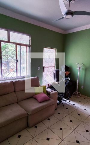 Casa à venda com 450m², 4 quartos e 3 vagas Casa à venda com 450m², 4 quartos e 3 vagasSala