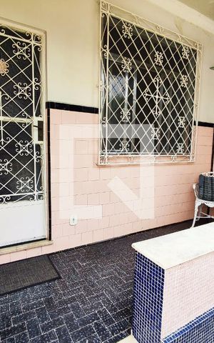 Casa à venda com 450m², 4 quartos e 3 vagas Casa à venda com 450m², 4 quartos e 3 vagasÁrea Externa