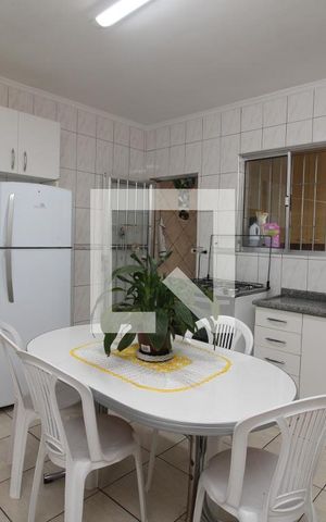 Casa à venda com 90m², 2 quartos e 2 vagasCozinha