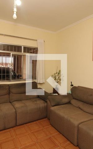 Casa à venda com 90m², 2 quartos e 2 vagasSala