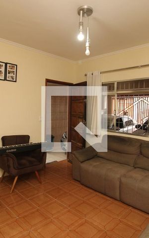 Casa à venda com 90m², 2 quartos e 2 vagasSala