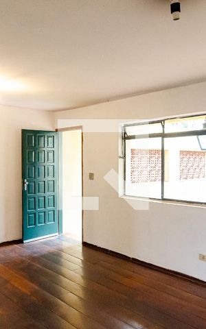 Casa à venda com 175m², 4 quartos e 2 vagas Casa à venda com 175m², 4 quartos e 2 vagasSala