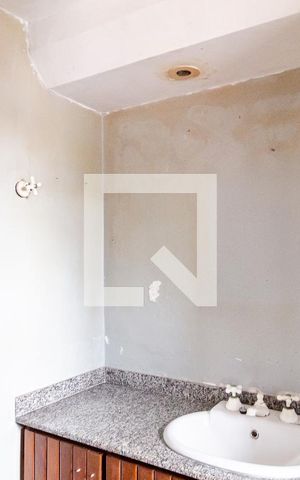 Casa à venda com 175m², 4 quartos e 2 vagas Casa à venda com 175m², 4 quartos e 2 vagasBanheiro da Suíte