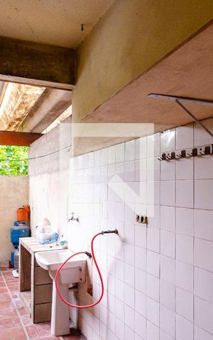Casa à venda com 175m², 4 quartos e 2 vagas Casa à venda com 175m², 4 quartos e 2 vagasLavanderia