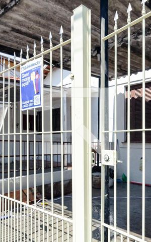 Casa à venda com 65m², 2 quartos e 1 vaga Casa à venda com 65m², 2 quartos e 1 vagaFachada