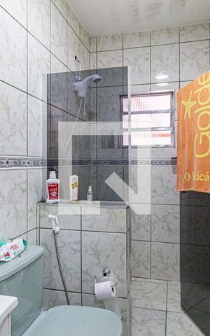 Casa à venda com 196m², 3 quartos e 2 vagasBanheiro da suíte