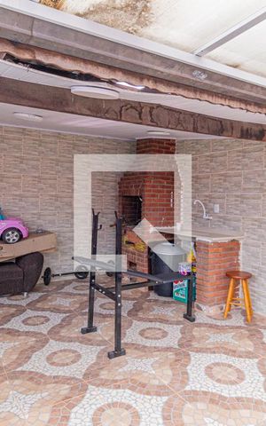 Casa à venda com 196m², 3 quartos e 2 vagasQuintal