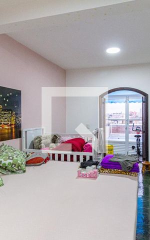 Casa à venda com 196m², 3 quartos e 2 vagasSuíte