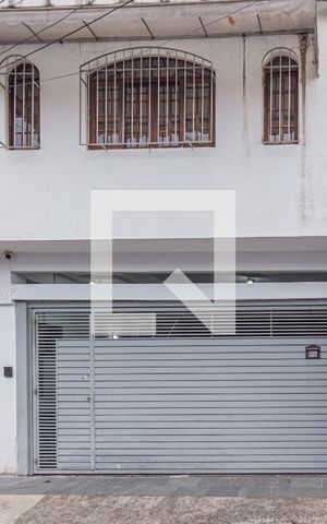 Casa à venda com 196m², 3 quartos e 2 vagasFachada