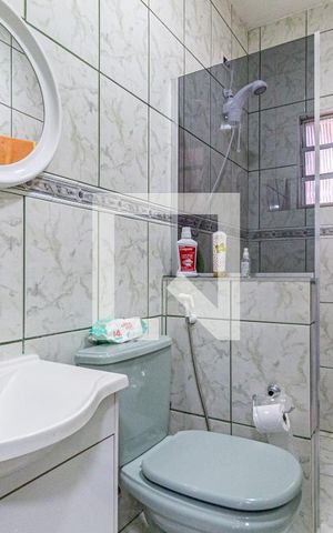 Casa à venda com 196m², 3 quartos e 2 vagasBanheiro da suíte