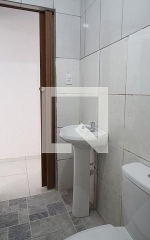 Casa de condomínio para alugar com 48m², 1 quarto e sem vagaBanheiro