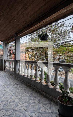 Casa à venda com 309m², 4 quartos e 2 vagas Casa à venda com 309m², 4 quartos e 2 vagasvaranda
