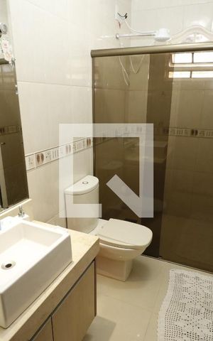Casa para alugar com 100m², 4 quartos e 8 vagasBanheiro 2