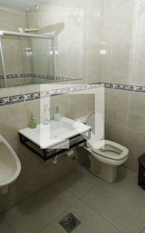 Casa para alugar com 100m², 4 quartos e 8 vagasBanheiro externo