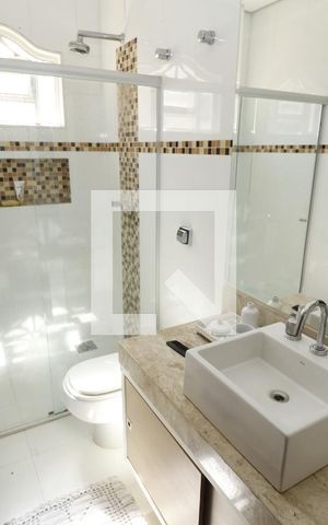 Casa para alugar com 100m², 4 quartos e 8 vagasBanheiro 3