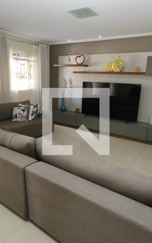 Casa para alugar com 100m², 4 quartos e 8 vagasSala