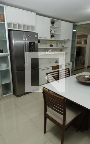 Casa para alugar com 100m², 4 quartos e 8 vagasCozinha
