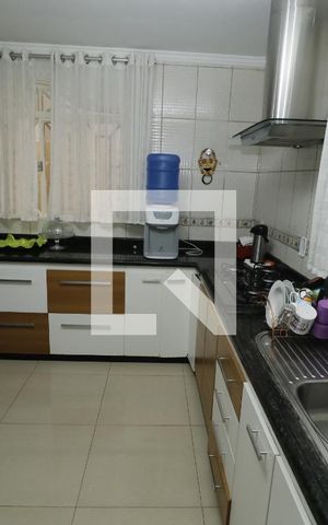 Casa para alugar com 100m², 4 quartos e 8 vagasCozinha