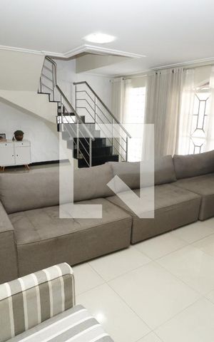 Casa para alugar com 100m², 4 quartos e 8 vagasSala