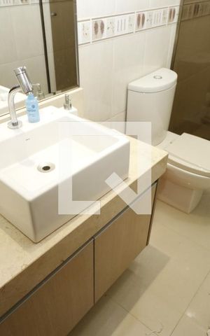 Casa para alugar com 100m², 4 quartos e 8 vagasBanheiro 2