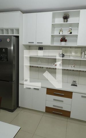 Casa para alugar com 100m², 4 quartos e 8 vagasCozinha