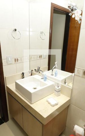 Casa para alugar com 100m², 4 quartos e 8 vagasBanheiro 2