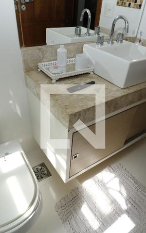 Casa para alugar com 100m², 4 quartos e 8 vagasBanheiro 3