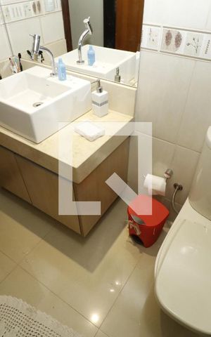 Casa para alugar com 100m², 4 quartos e 8 vagasBanheiro 2