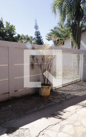 Casa para alugar com 100m², 4 quartos e 8 vagasVista da rua