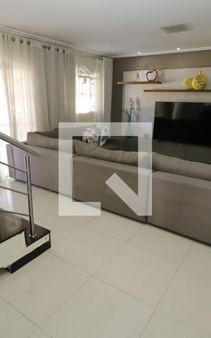 Casa para alugar com 100m², 4 quartos e 8 vagasSala