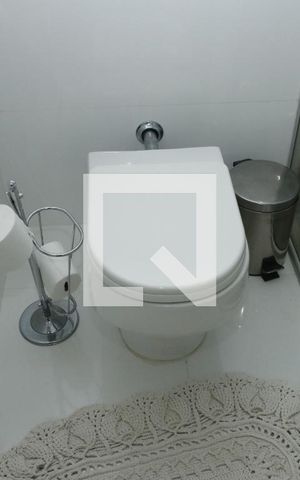 Casa para alugar com 100m², 4 quartos e 8 vagasBanheiro 
