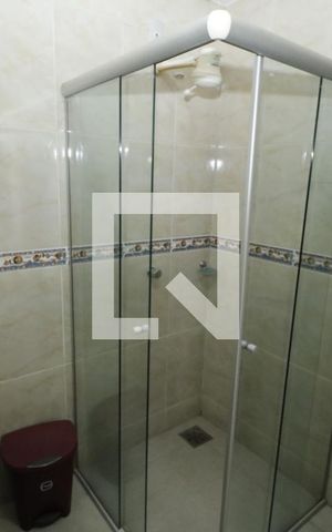 Casa para alugar com 100m², 4 quartos e 8 vagasBanheiro externo