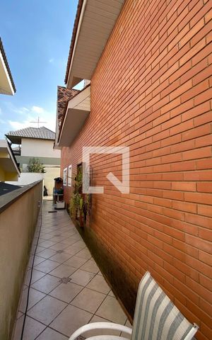 Casa de condomínio à venda com 320m², 4 quartos e 4 vagasCorredor